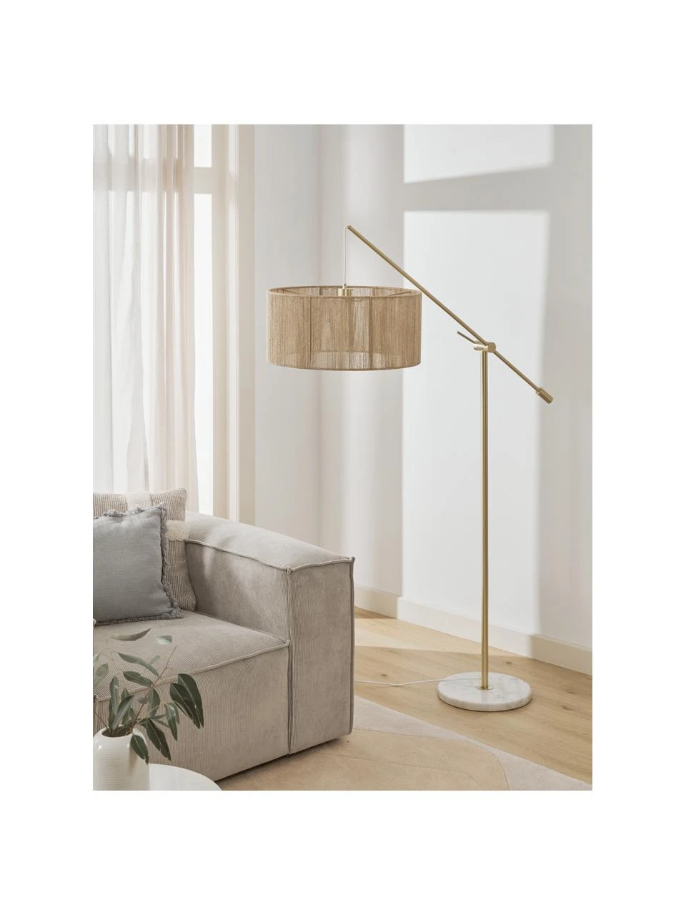 Westwing Collection Große Bogenlampe Lisana mit Marmorfuß, Ø 50 x H 171 cm 5 Westwing Collection Große Bogenlampe Lisana mit Marmorfuß, Ø 50 x H 171 cm – Bild 3