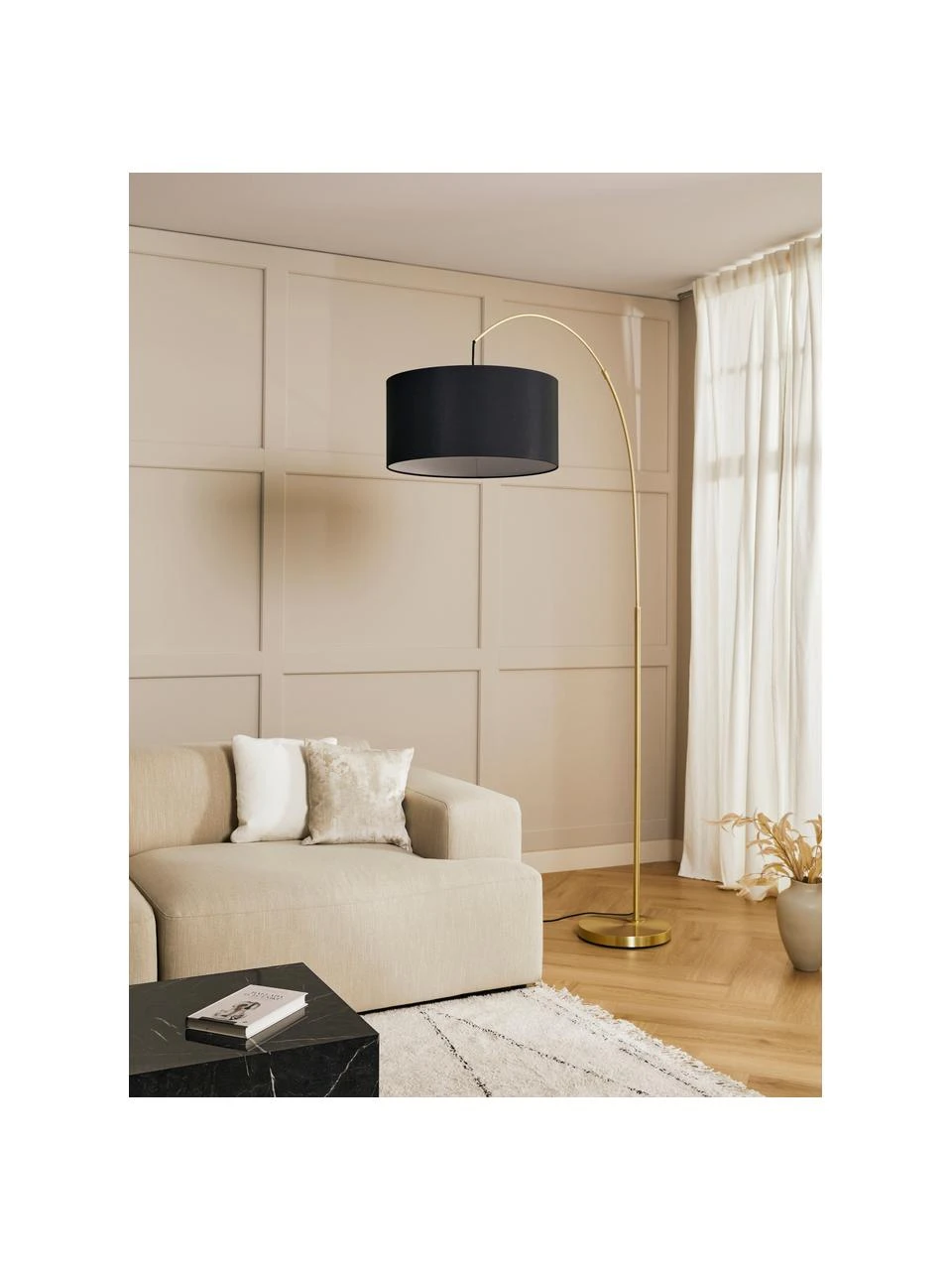 Westwing Collection Große Bogenlampe Niels in Messing-Schwarz, Ø 50 x H 218 cm 6 Westwing Collection Große Bogenlampe Niels in Messing-Schwarz, Ø 50 x H 218 cm – Bild 4