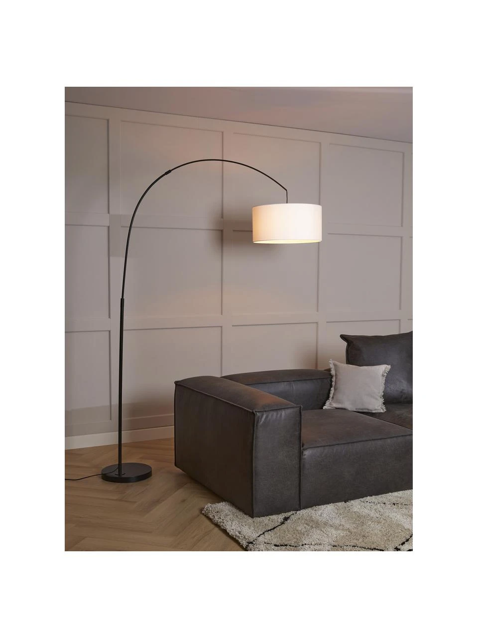 Westwing Collection Große Bogenlampe Niels in Schwarz-Weiß, Ø 50 x H 218 cm 4 Westwing Collection Große Bogenlampe Niels in Schwarz-Weiß, Ø 50 x H 218 cm – Bild 2