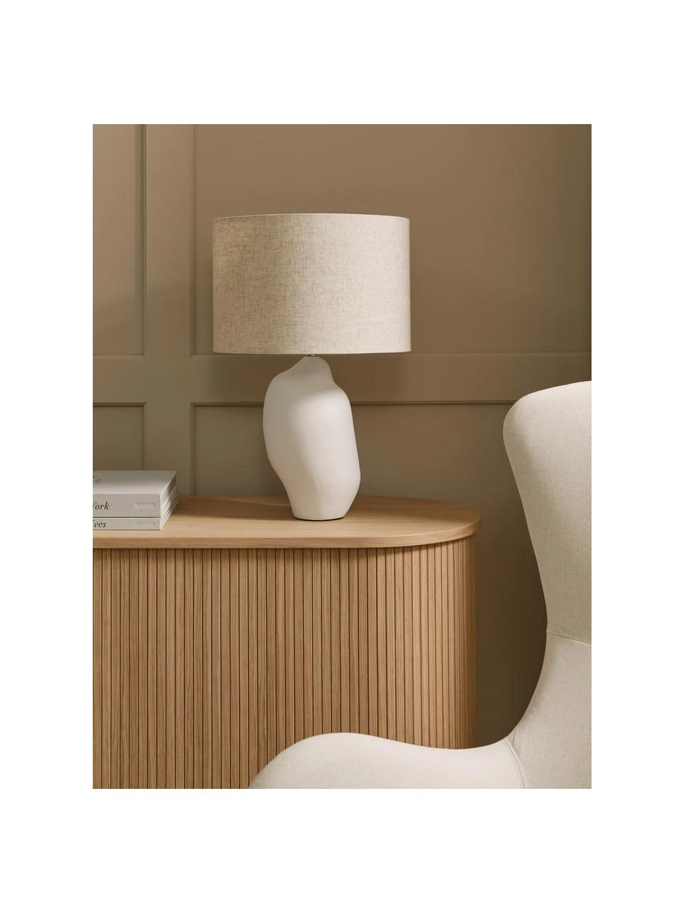 Westwing Collection Große Keramik-Tischlampe Colett in organischer Form, Ø 35 x H 53 cm 6 Westwing Collection Große Keramik-Tischlampe Colett in organischer Form, Ø 35 x H 53 cm – Bild 4