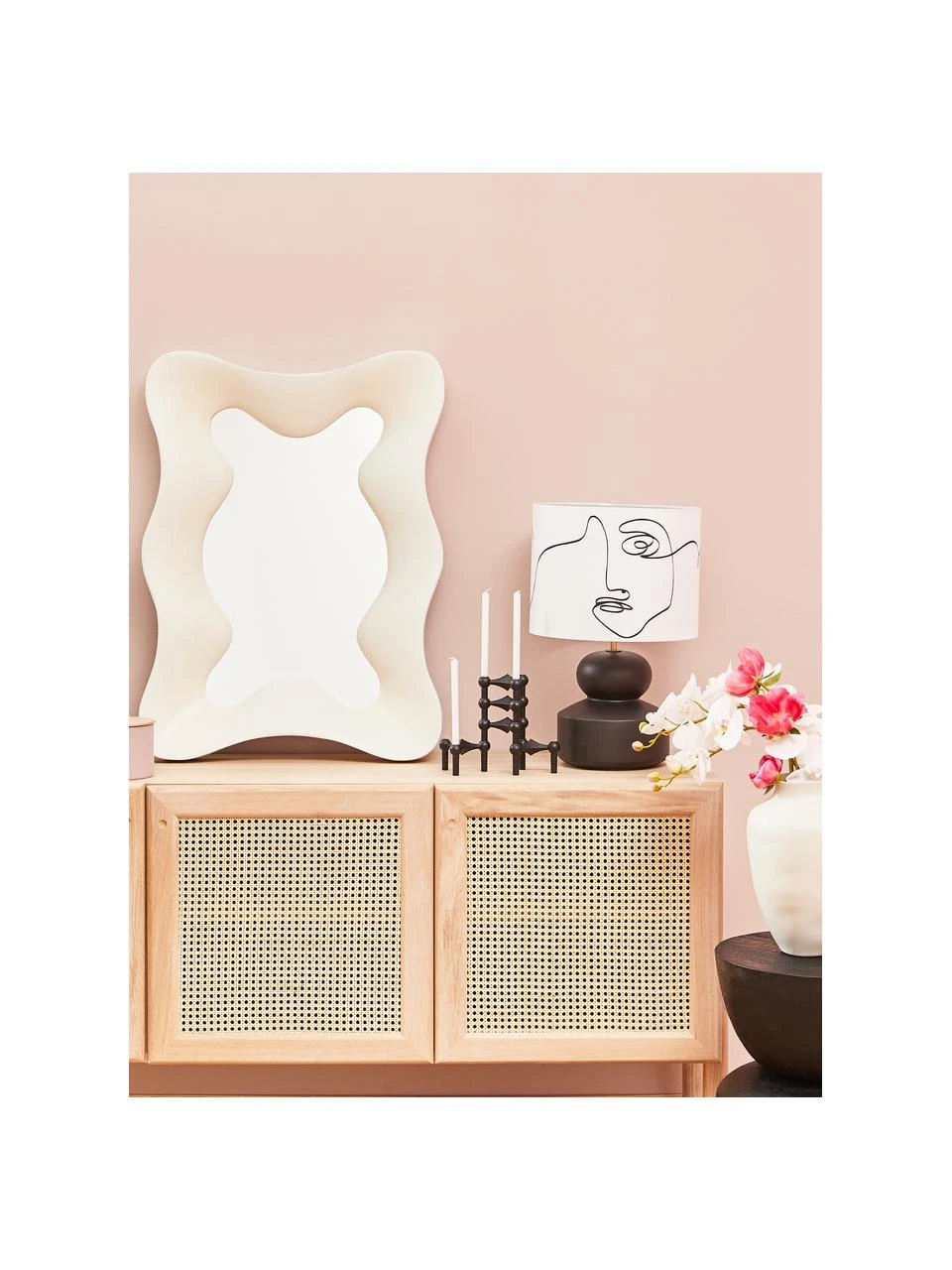 Westwing Collection Große Keramik-Tischlampe Georgina mit One-Line-Drawing, Ø 33 x H 52 cm 5 Westwing Collection Große Keramik-Tischlampe Georgina mit One-Line-Drawing, Ø 33 x H 52 cm – Bild 3