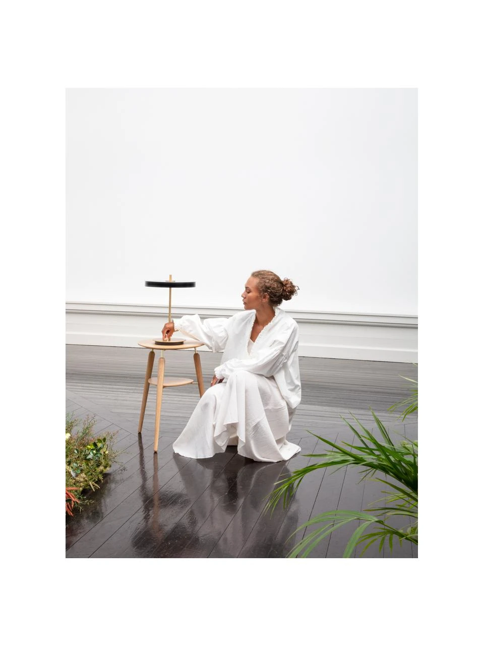 Umage Kleine Mobile Dimmbare LED-Tischlampe Asteria, Ø 20 x H 31 cm 4 Umage Kleine Mobile Dimmbare LED-Tischlampe Asteria, Ø 20 x H 31 cm – Bild 2