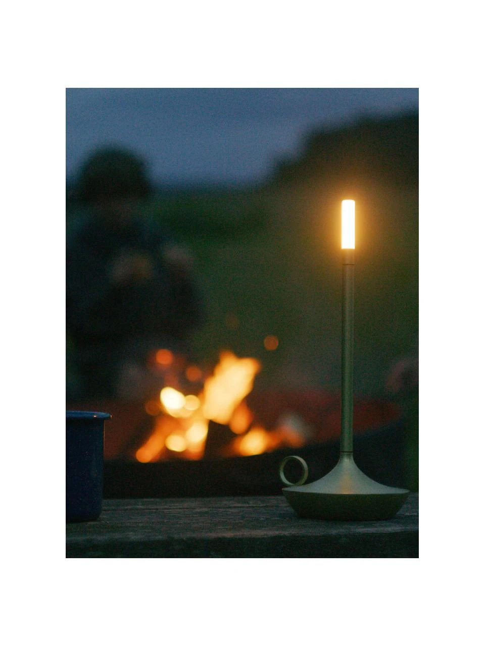 Graypants Kleine Mobile Dimmbare Tischlampe Wick mit Touchfunktion, Ø 12 x H 26 cm 4 Graypants Kleine Mobile Dimmbare Tischlampe Wick mit Touchfunktion, Ø 12 x H 26 cm – Bild 2