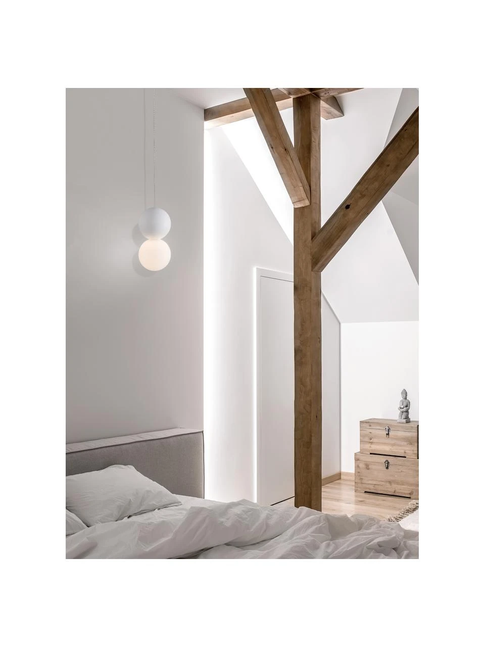 Kleine Pendelleuchte Zero aus Glas und Beton, Ø 10 x H 20 cm 4 Kleine Pendelleuchte Zero aus Glas und Beton, Ø 10 x H 20 cm – Bild 2