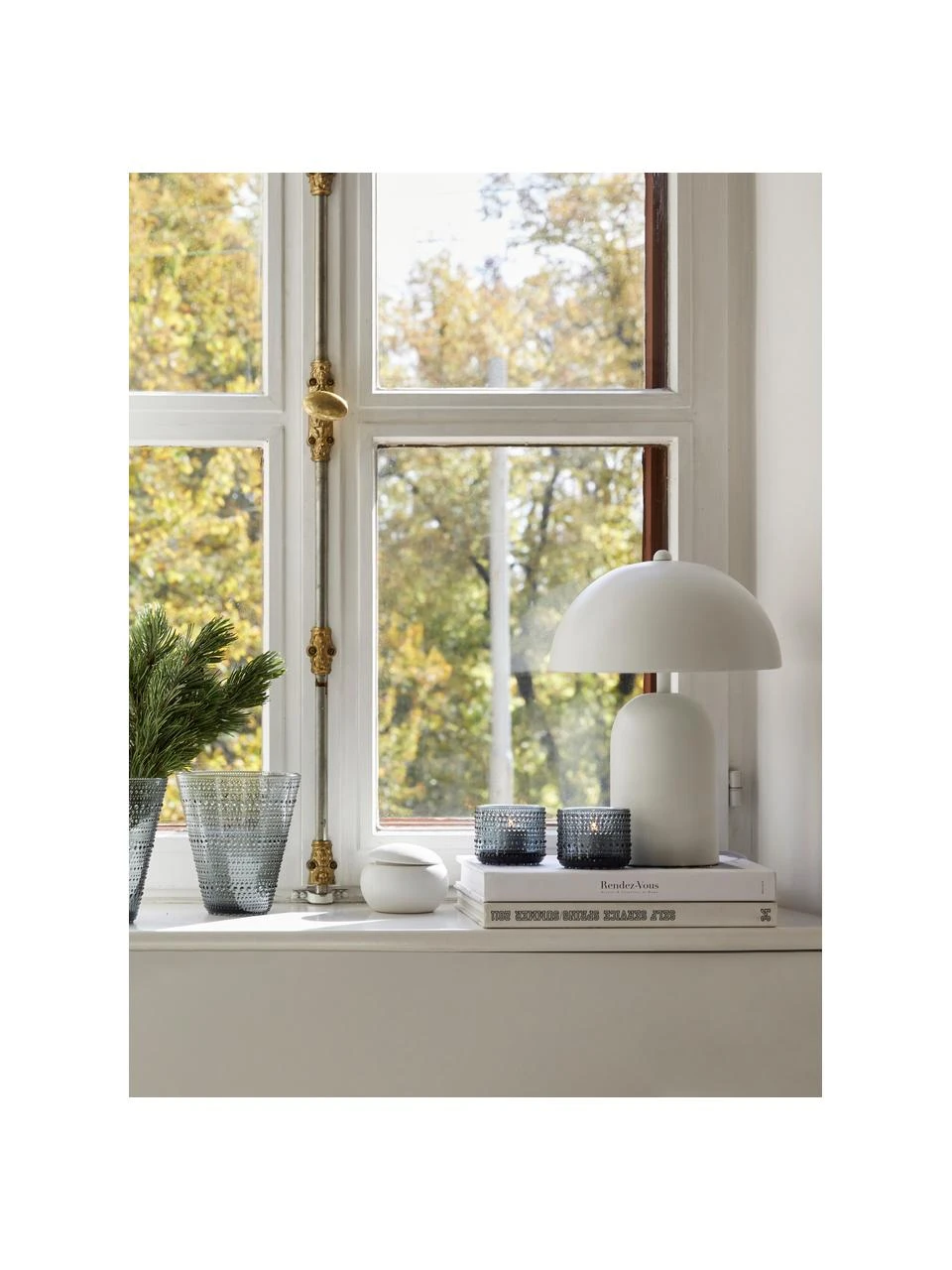 Westwing Collection Kleine Retro-Tischlampe Walter in Weiß, Ø 25 x H 33 cm 4 Westwing Collection Kleine Retro-Tischlampe Walter in Weiß, Ø 25 x H 33 cm – Bild 2