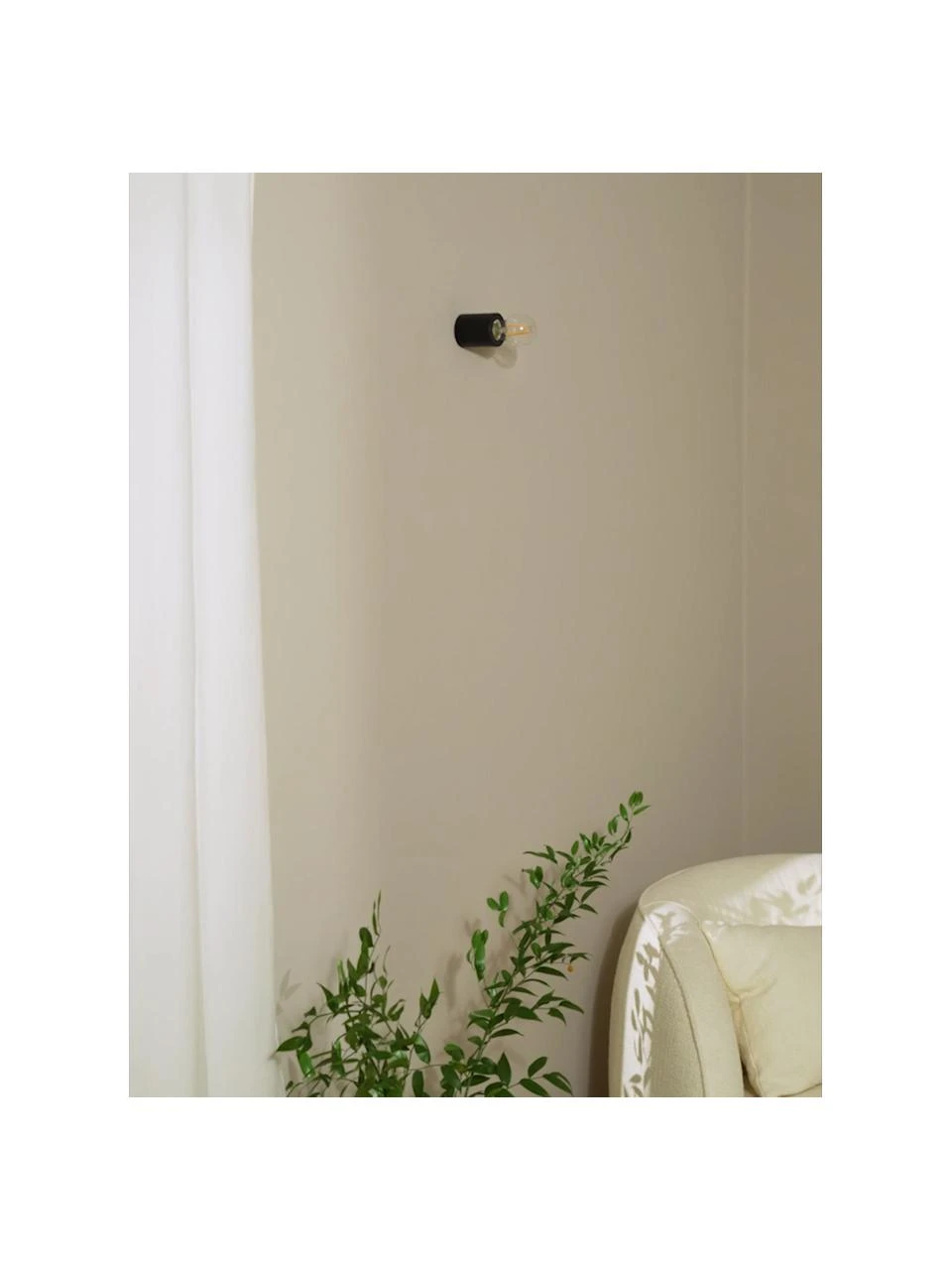 Westwing Collection Kleiner Wand- und Deckenspot Chanty in Mattschwarz, Ø 6 cm, T 7 cm 4 Westwing Collection Kleiner Wand- und Deckenspot Chanty in Mattschwarz, Ø 6 cm, T 7 cm – Bild 2