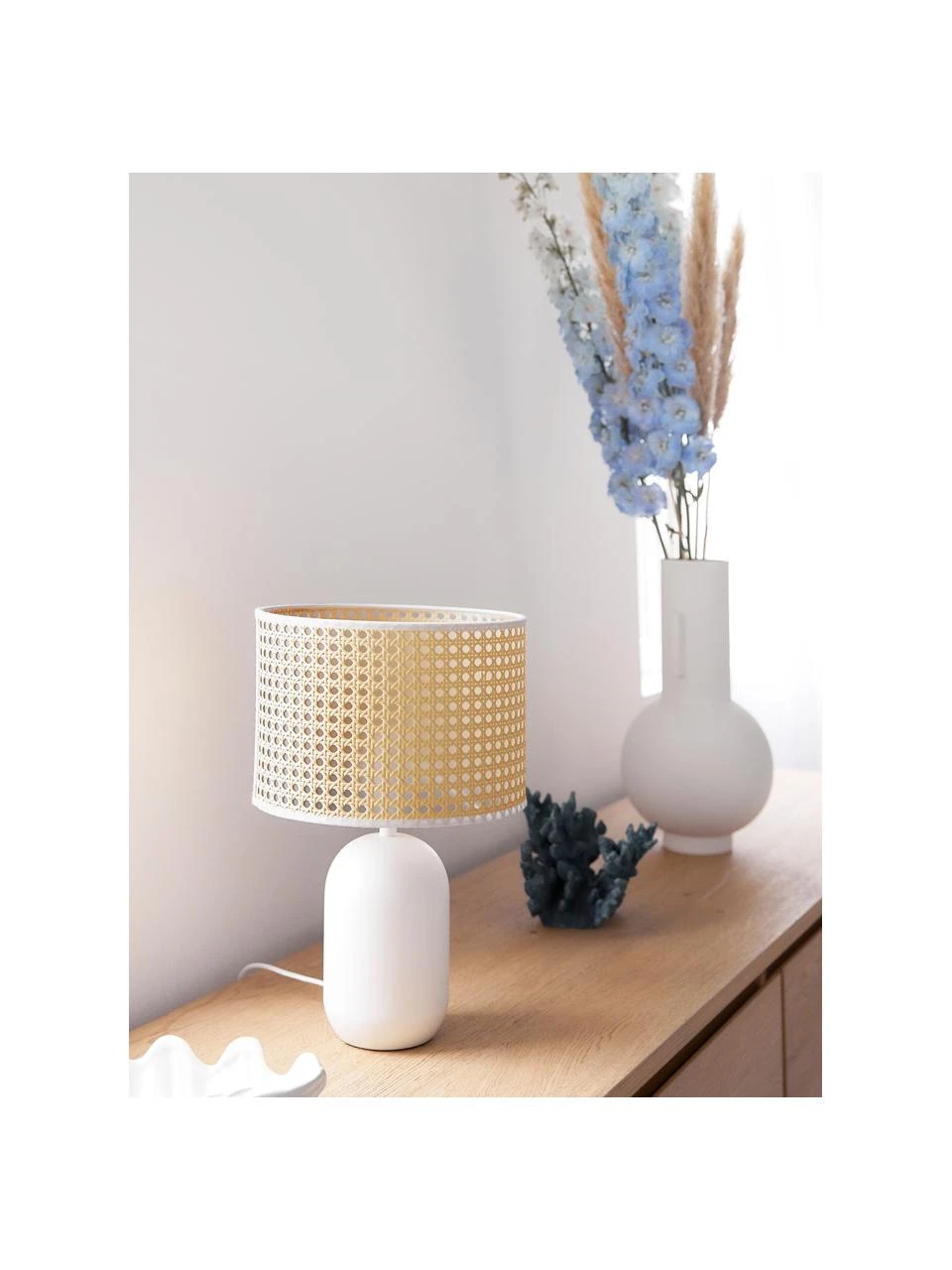 Westwing Collection Tischlampe Vienna aus Wiener Geflecht in Weiß, ∅ 25 x H 40 cm 4 Westwing Collection Tischlampe Vienna aus Wiener Geflecht in Weiß, ∅ 25 x H 40 cm – Bild 2