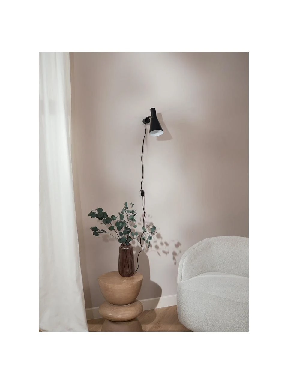 Westwing Collection Verstellbare Wandleuchte Sia mit Stecker in Mattschwarz, T 23 x H 27 cm 4 Westwing Collection Verstellbare Wandleuchte Sia mit Stecker in Mattschwarz, T 23 x H 27 cm – Bild 2