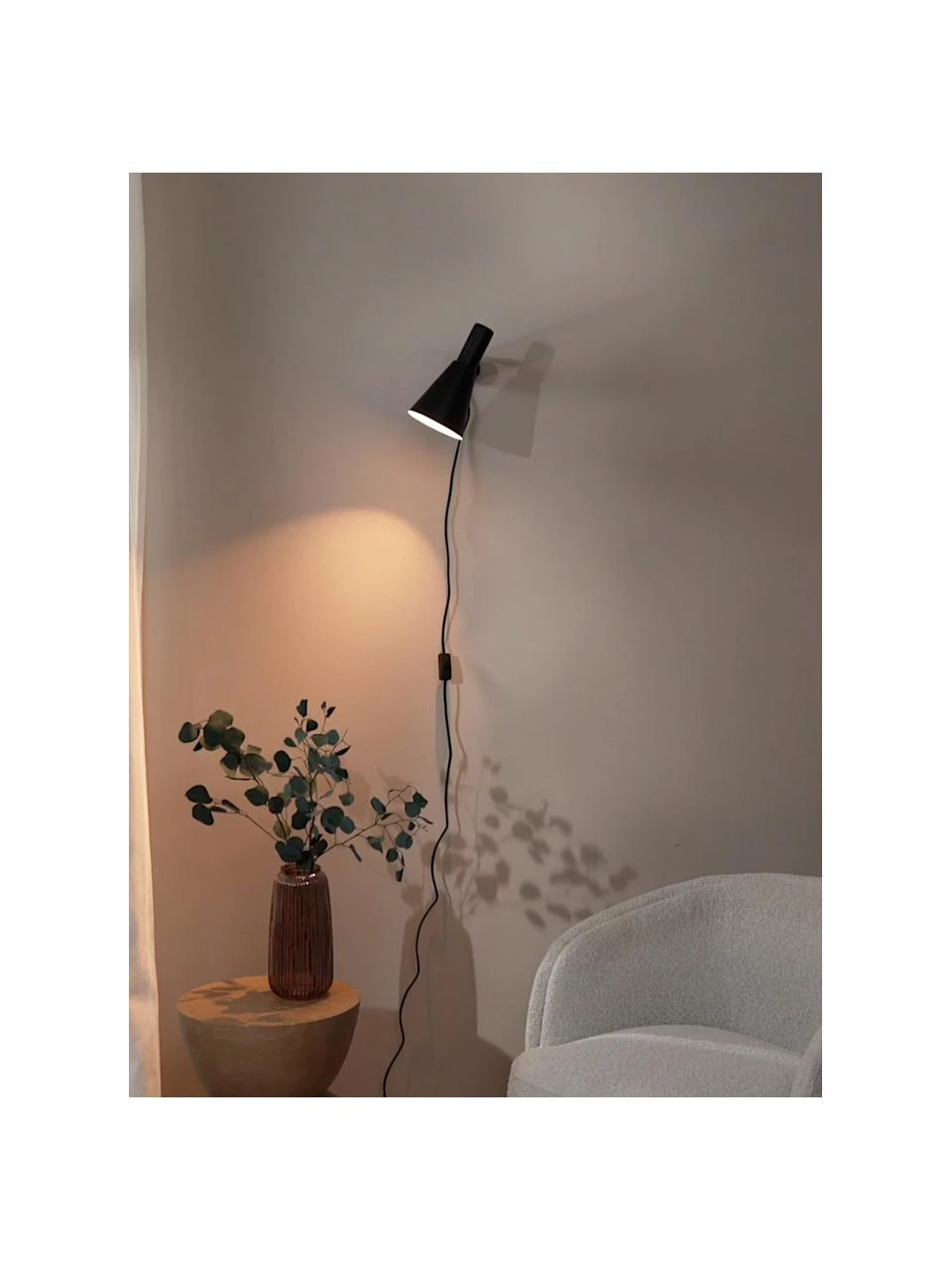 Westwing Collection Verstellbare Wandleuchte Sia mit Stecker in Mattschwarz, T 23 x H 27 cm 6 Westwing Collection Verstellbare Wandleuchte Sia mit Stecker in Mattschwarz, T 23 x H 27 cm – Bild 4